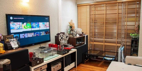 Bán nhà Nguyễn Văn Huyên, lô góc, nội thất tiền tỷ, ô tô qua nhà, 42m2 x 5tầng