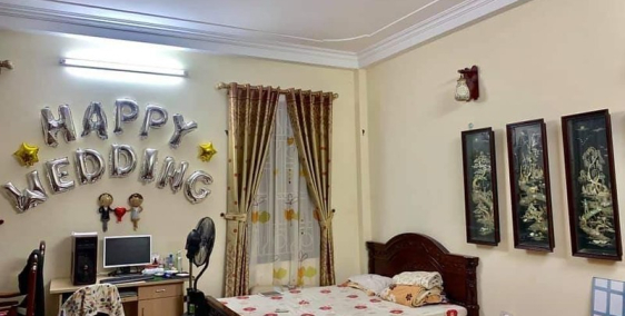 Tôi cần bán gấp nhà ở Hoàng Đạo Thúy để mua chung cư.