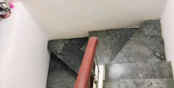 Bán Nhà Đê La Thành 32 m2 5 tầng Kinh Doanh Đỉnh  Trung Tâm