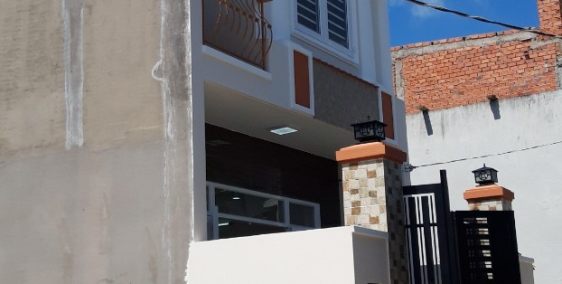 nhà ở công nhân 1 lầu 2pn, 2wc ngay chợ Bình Chánh