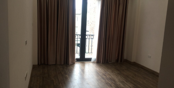 Bán Gấp Căn nhà mới xây tại ngõ 204 cổ linh đối diện TTTM AEON MALL