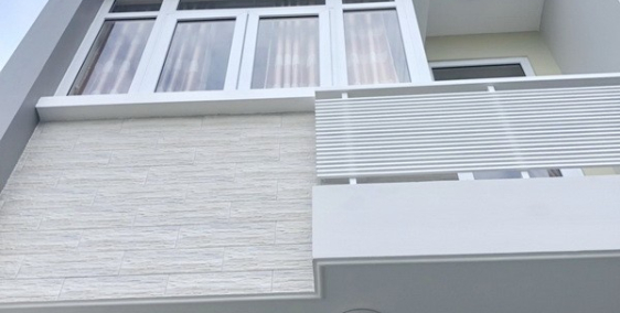 Bán gấp nhà 2 lầu mới đẹp hẻm xe hơi Hoàng Diệu quận 4.