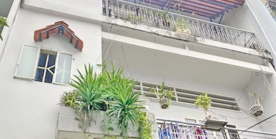 Bán gấp nhà 2 lầu sân thượng mặt tiền Đường số 36 quận 4.