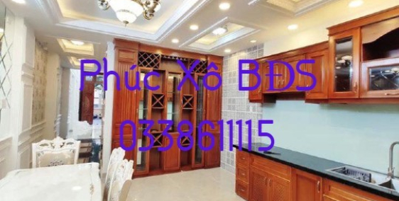 BÁN NHÀ,TRỢ LỚN, PHÍA SAU CON PHỐ LÀ BIỆT PHỦ CỦA CA SỸ ĐÀM VĨNH HƯNG.