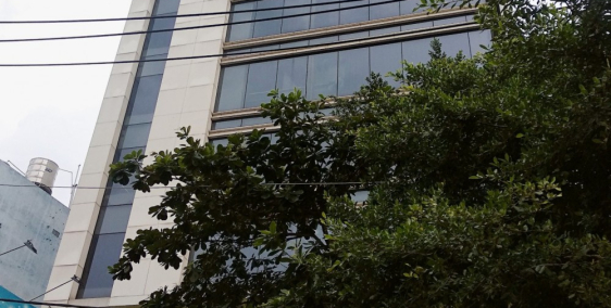 Xuất cảnh bán nhà hẻm xe hơi đường Nhất Chi Mai, Tân Bình. Nhà 3 lầu đẹp