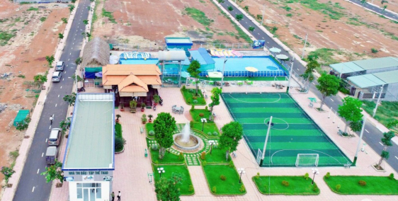 Bán đất mặt tiền ngay quốc lộ 14. trung tâm thành phố, sổ hồng riêng thổ cư