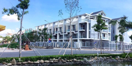 Diện Tích 80m2  Gía 920 Triệu Đối Diện Công Viên Nước KDC Nguyễn Văn Linh