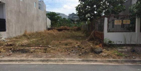 Cần bán lô đất MT đường Cây Trôm, SHR, Sang tên công chứng Ngay