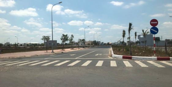 EM CẦN BÁN MỘT SỐ LÔ ĐẤT 900 , KDC PLT có những tiện ích như trường học v.v...