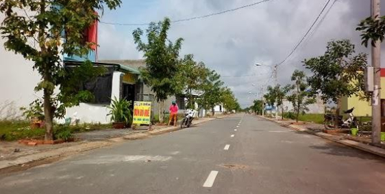 Cần bán miếng đất 200m2 mặt tiền đường Bà Triệu đối diện bệnh viện Hóc Môn.SHR