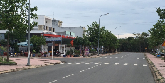 gia đình cần bán gấp căn nhà  đối diện chợ long thành  sổ hồng thổ cứ giá 1ty350