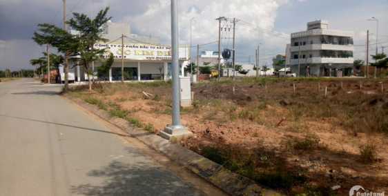 Ngày 18/08/2019, Ngân Hàng Sacombank thanh lý 28 nền đất và 8 lô góc,