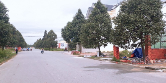 Cần tiền bán gấp lô đất đẹp mặt tiền đường nhựa 25m. Thổ cư - SHR