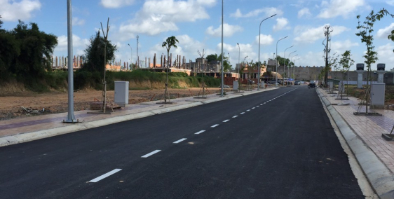 cần bán nhanh lô đất ngay mặt tiền đường thuận tiện kinh doanh lh 0978 019522