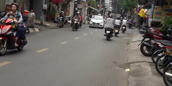 Chính chủ cho thuê nhà 2 MT Nguyễn Hồng Đào, 1T+2L+sảnh. 6 phòng, 4x18m. 33 tr