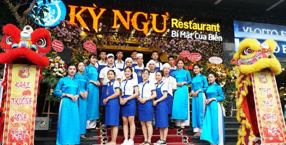 Cho thuê nhà làm nhà hàng mặt phố Vũ Tông Phan: MT7m, vỉa hè 5m.