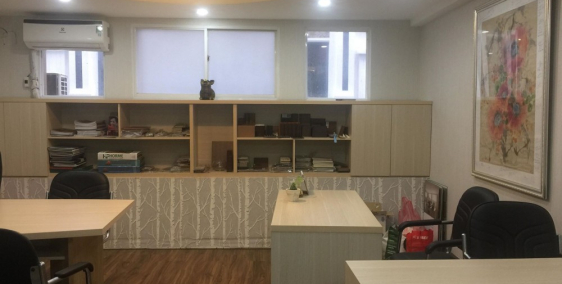 Cho thuê văn phòng, có sẵn đầy đủ nội thất văn phòng, có phòng hop riêng