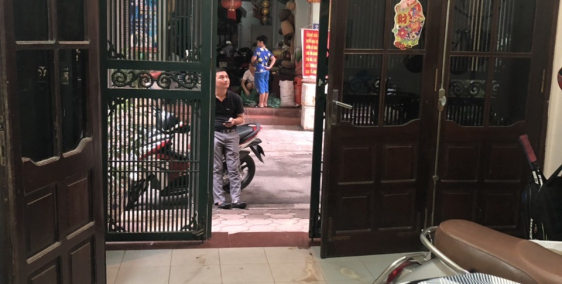 Cho thuê nhà phân lô Nguyên Hồng, 15 tr/ tháng.