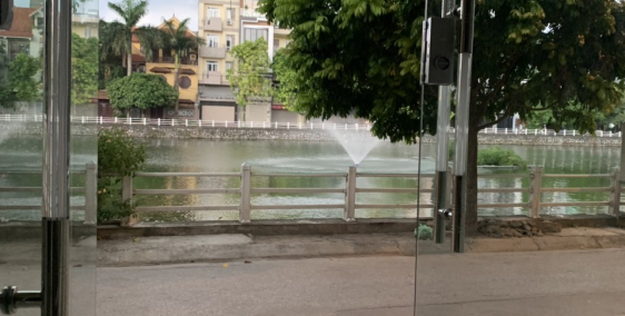 Cho thuê nhà mặt phố Bồ Đề, 5 tầng 4PN view hồ, 2 mặt thoáng.