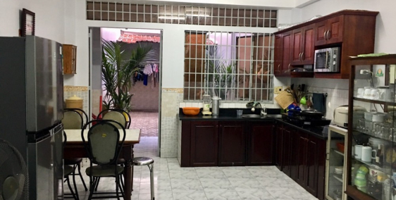 Cho thuê Mt kinh doanh Lê Hồng Phong và Điện Biên Phủ, DT 5.5x20. Giá 50tr/tháng