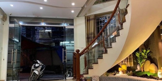 Cho thuê nhà Phố Duy Tân 25tr/tháng làm văn phòng , nail , spa , mỹ phẩm