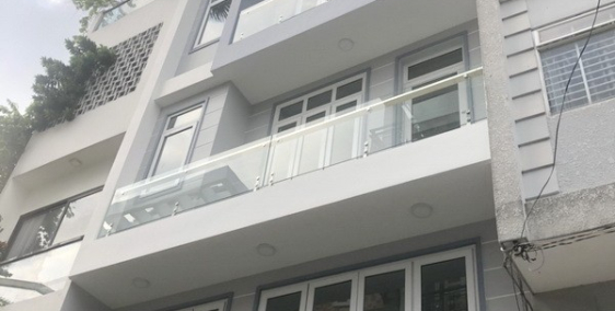 Cho thuê nhà 3 lầu đẹp mặt tiền Vĩnh Hội quận 4.