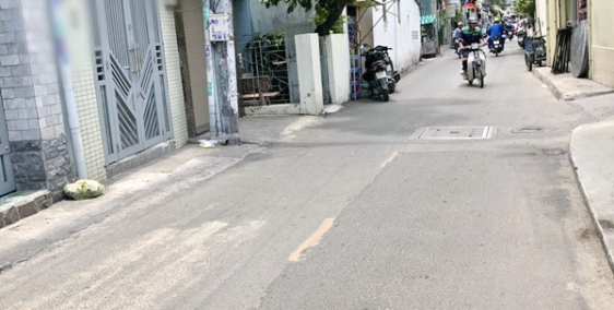 Cho thuê gấp nhà mặt tiền đường Xóm Chiếu quận 4 (nở hậu).