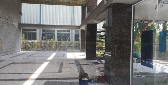 Cho thuê tòa nhà văn phòng 2700m2 giá 8$ phố Trần Hữu Dực.