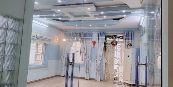 Gia đình cần bán gấp lô góc phân lô, gara Ôtô tránh KD, Lạc Long Quân 7.95 tỷ