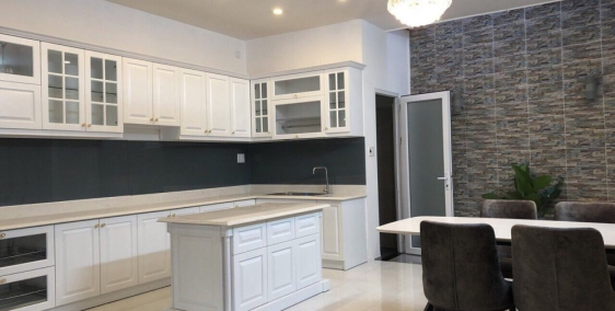 Biệt thự HXH Thành Thái- 3/2 quận 10 ( đi 3/2 vô là khu Víp) đẹp y hình