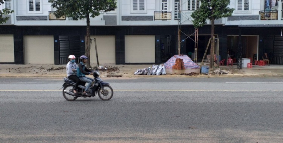 nhà phố thương mại bến cát 1 trệt 1 lầu+4 phòng trọ