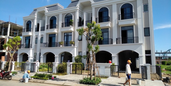 Bán nhà phố Solar City view sông, 1 trệt 2 lầu, sử dụng 100% năng lượng mặt trời