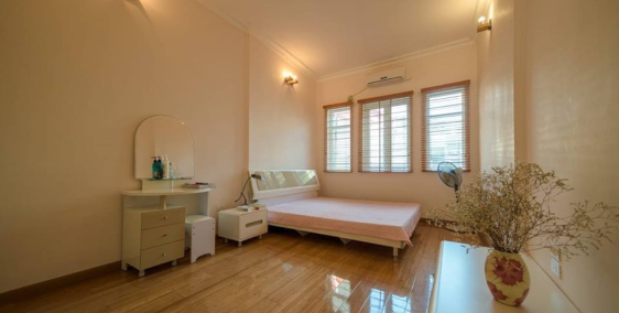 Bán nhà Phố Nguyễn Khoái 52m2 cách hồ Gươm 1km