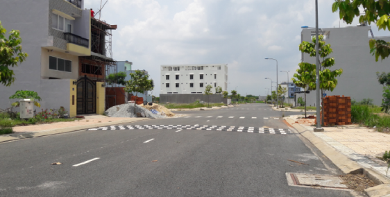 Bán nhà ngay đường Hùng Vương, chợ Long Thọ, DT 5x18, giá 4 tỷ, LH: 0909.572.224