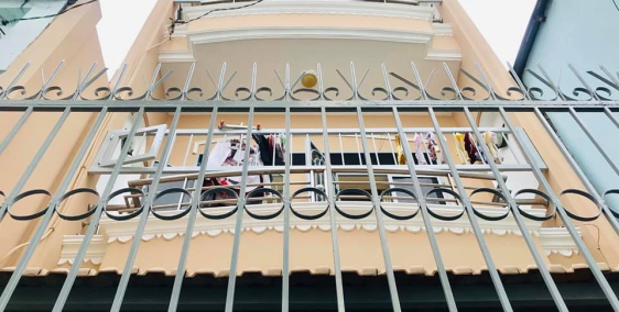 Gía rẻ - 4 tầng chỉ 4.7 tỷ - 6 phòng ngủ - Trần Quang Diệu Q3.