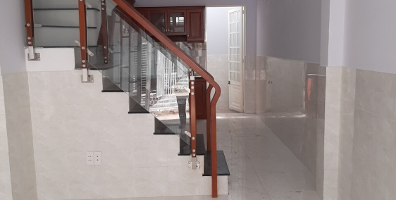 Nhà 1 trệt 2 lầu có sân thượng Huỳnh Tấn Phát bán gấp