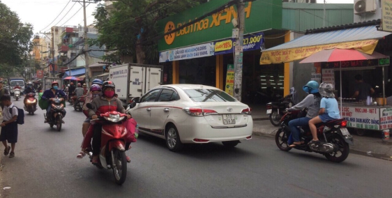 Bán nhà MTKD Tân Hương (ngay cổng chợ) Q.Tân Phú DT 5.8x14m cấp 4 đang cho thuê