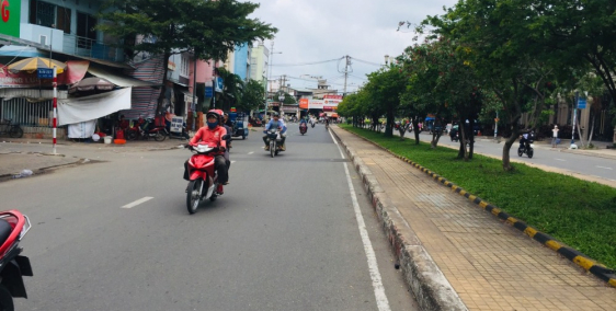 Cần bán nhà mặt tiền kinh doanh sầm uất đường Lê Thúc Hoạch, 4m x 10.1m, 7.2 tỷ