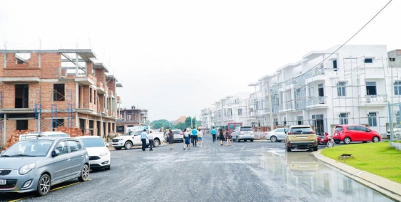 Bán nhà phố liền kề và biệt thự nghỉ dưỡng 1 trệt 2 lầu, sát bên Khu Công Nghiệp