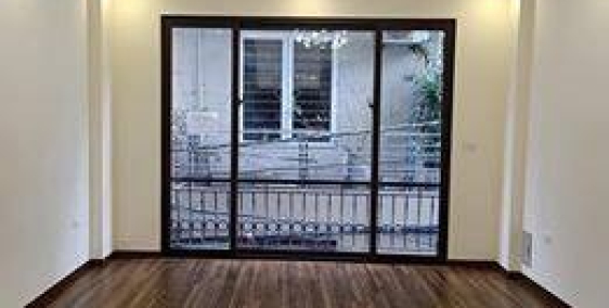 Bán nhà 5,5 tầng  50m2 khu Nguyên Hồng giá 7,8 tỷ.