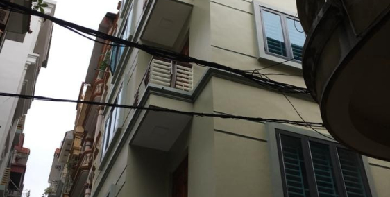 Bán nhà ngõ 639 Bạch Đằng giá 1.1 tỷ, 20mx4T, Mt 3,5m.