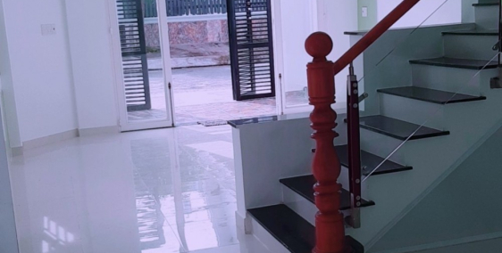 Kẹt Tiền Cần Bán Gấp Căn Nhà Biệt Thự. Hẻm 7 Bon 1545.