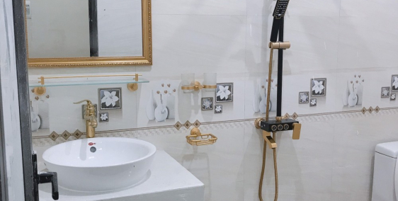 BÁN GẤP CĂN NHÀ 5 TẦNG TẠI TỔ 1 THẠCH BÀN OTO VÀO