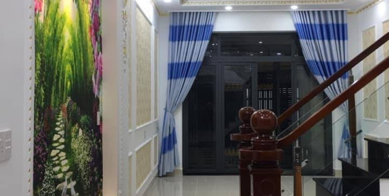 Bán nhà mới xây đúc 2 lầu có 3 phòng ngủ 3WC. Hẻm 3m 1 sẹc cực đẹp, ngay trường