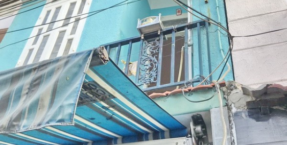 Bán nhà 2 lầu sân thượng 2 mặt tiền hẻm 231 Tôn Thất Thuyết quận 4.