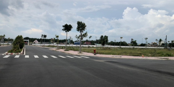 Cần tiền bán gấp lô đất ngay TT Tx Bến Cát, sổ riêng từng nền giá 650 triệu