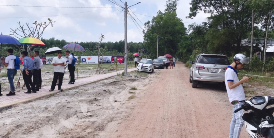 Còn vài nền sót lại  của siêu dự án GATEWAY CENTER