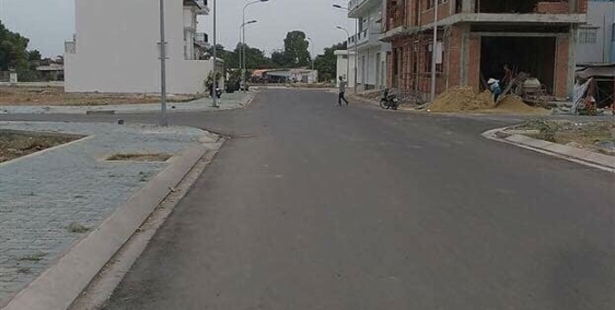 CẦN VỐN CHÍNH CHỦ BÁN GẤP 5 LÔ ĐẤT  NGAY ĐƯỜNG HOÀNG HỮU NAM,GIÁ 2tỷ1,SHR