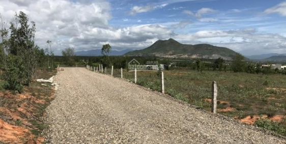 Bán 2 sào đất kế sân bay, 420tr/sào, đã có sổ, công chứng ngay, LH:0935833076