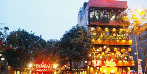 Cho thuê nhà làm nhà hàng phố Nguyên Hồng: 165m2, mặt tiền 15m.